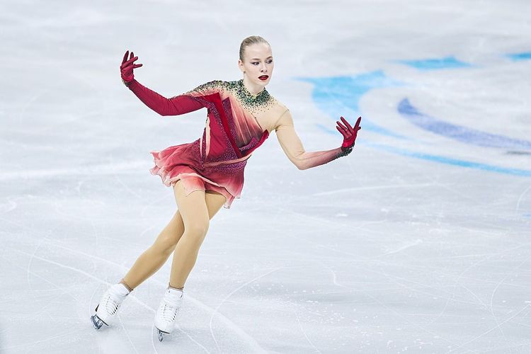 Петрыкина выиграла короткую программу на чемпионате Европы, Губанова и Хендрикс упали