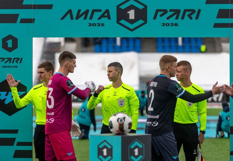 Клубы ФНЛ сократили траты на работников, но повысили на футболистов